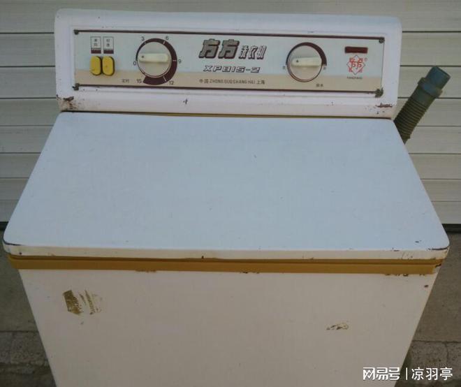 机的价格单才明白那时候的东西真不便宜！ayx爱游戏app体育看了80年代洗衣(图5)